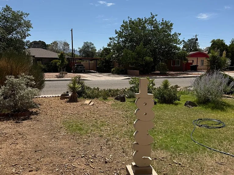 1835 Palomas Dr NE — Photo 2