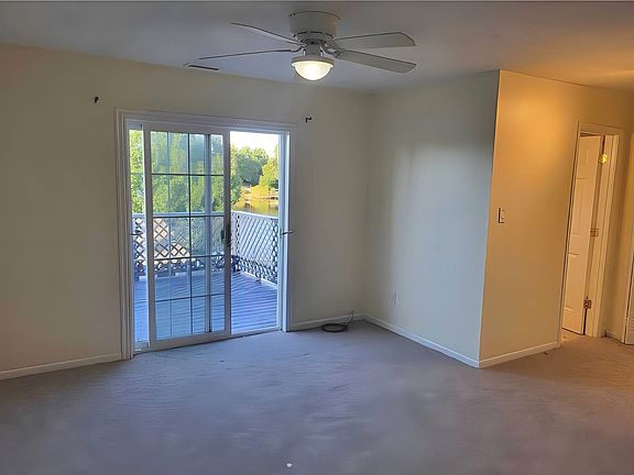 3rd image of 981 Barrington Ct
