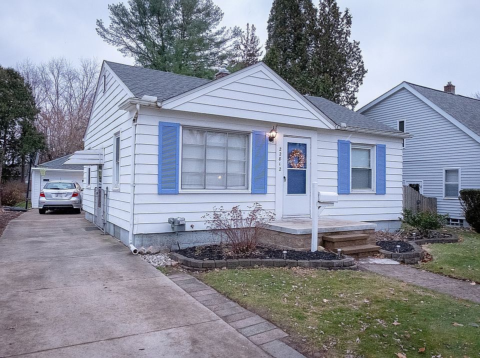 2nd image of 22812 Violet St