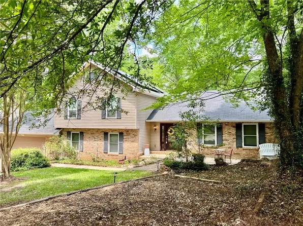 135 Myrtlewood Dr, Pineville, LA 71360