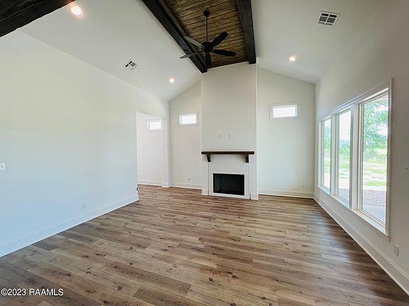 3rd image of 111 Sun Vista Ln