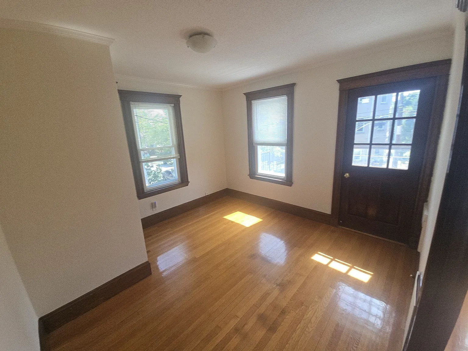 4 bed, 2.0 bath, 1600 sqft, $3,800 — Photo 3