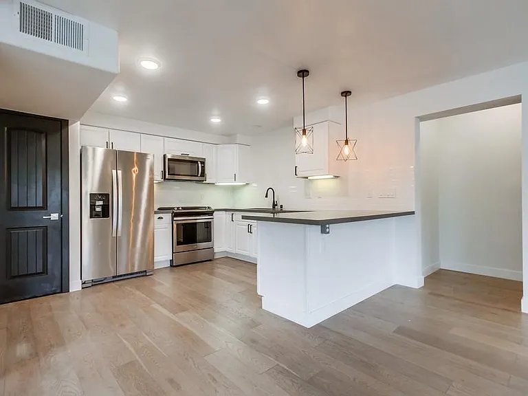 2550 Gregory Dr — Photo 18