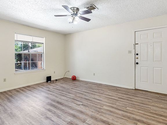 4th image of 2521 Pearl St APT 504