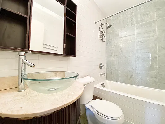 Rented by Voro NYC | media 23