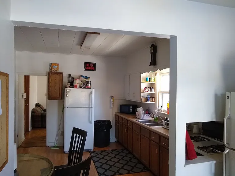 313 Augusta Ave — Photo 10