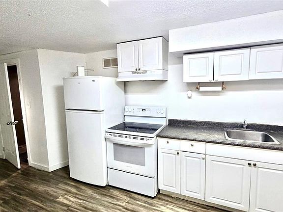 2nd image of 19 O'NEIL CRESCENT