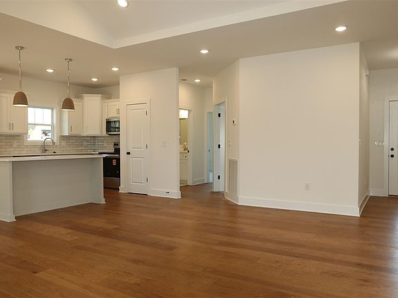 5th image of 300 Claiborne Cir
