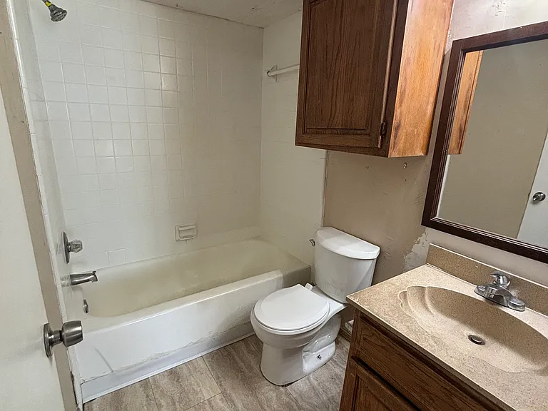 11560 N May Ave #204 — Photo 9
