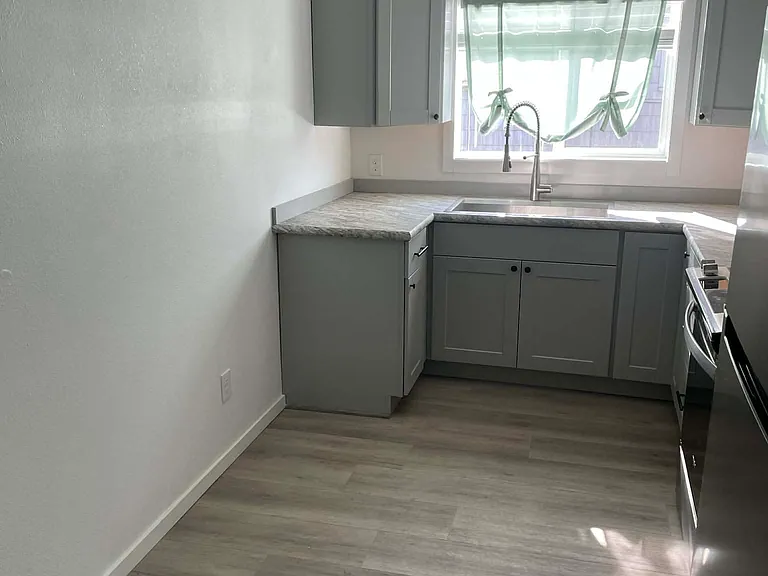 1010 W Market St #4 — Photo 5