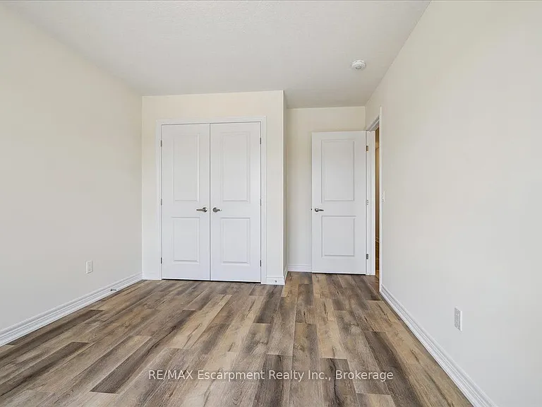 76 Valley Trail Pl — Photo 32