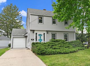 653 N 11th St, Dekalb, IL 60115