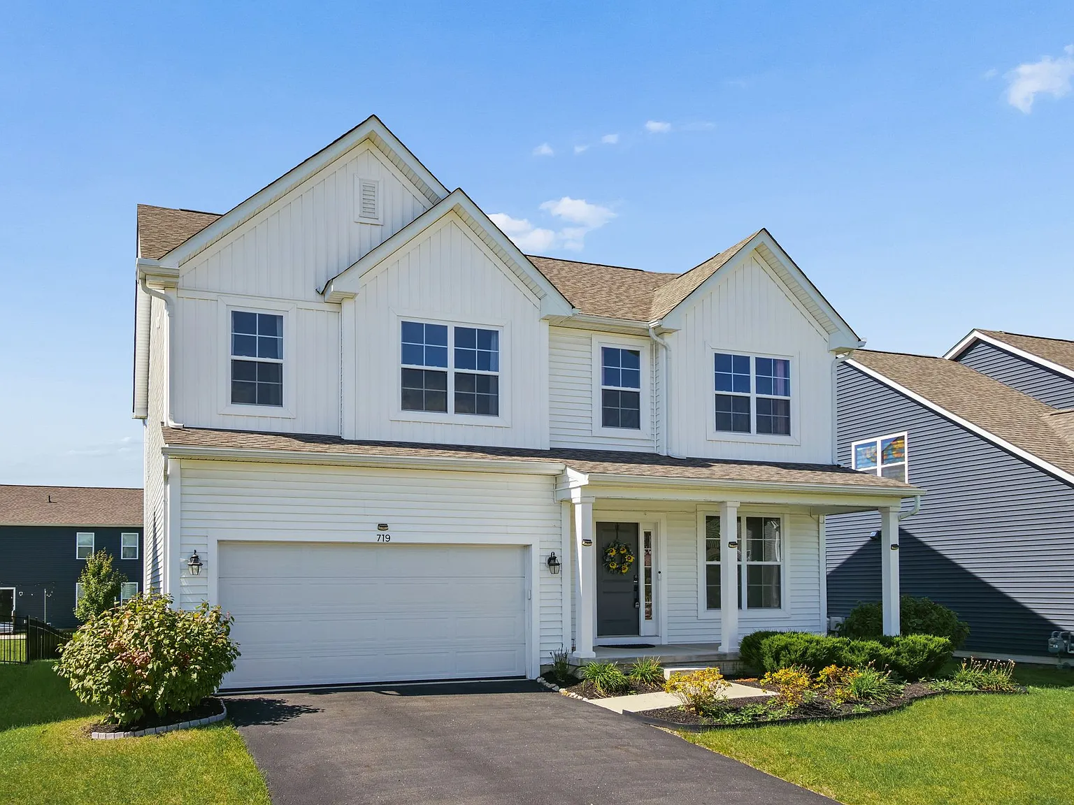 4 bed, 2.5 bath, 2400 sqft, $2,999 — Photo 2