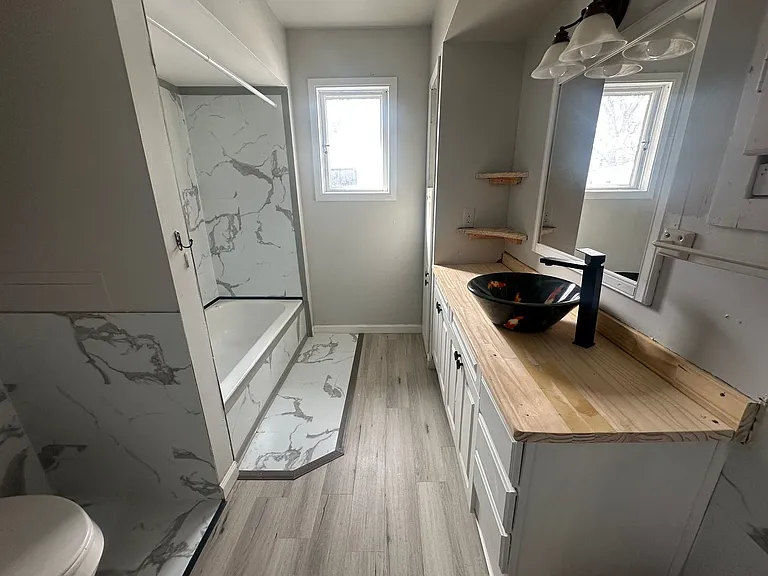 727 Washington St — Photo 13