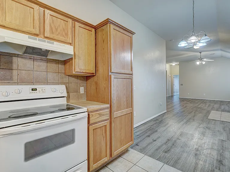 12324 SW 5th St — Photo 7