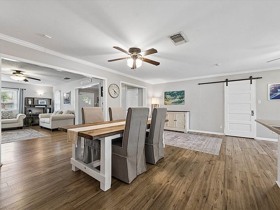 5th image of 126 Dolphin Ave