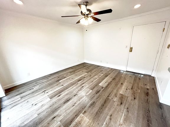 5th image of 4069 Oakwood Ave #18