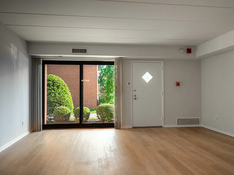 Ambassador Apartments — Photo 38