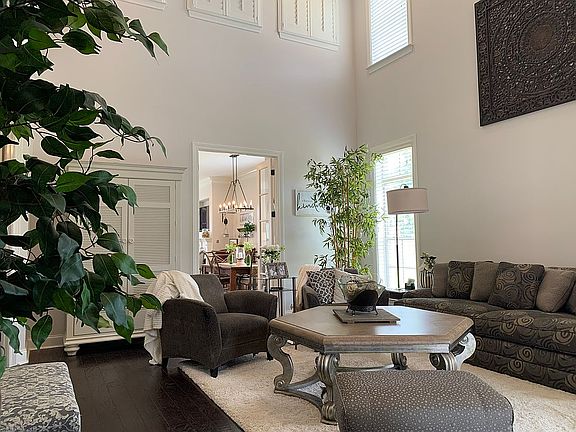3rd image of 885 Winter Leaf Dr