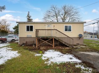 148 W 3rd St, Sumas, WA 98295