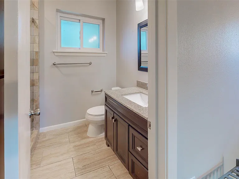 5338 Creekbend Dr — Photo 3