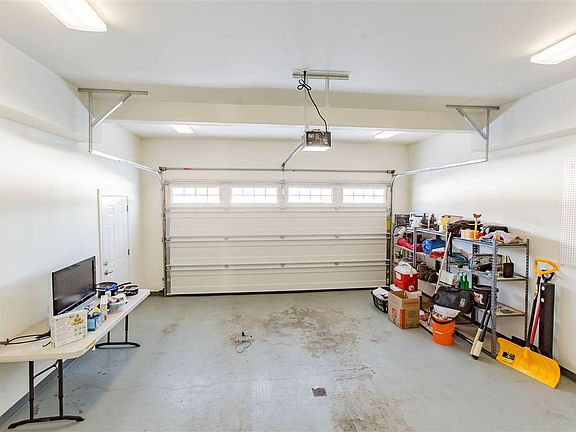 4th image of 480 W Pointe Cir