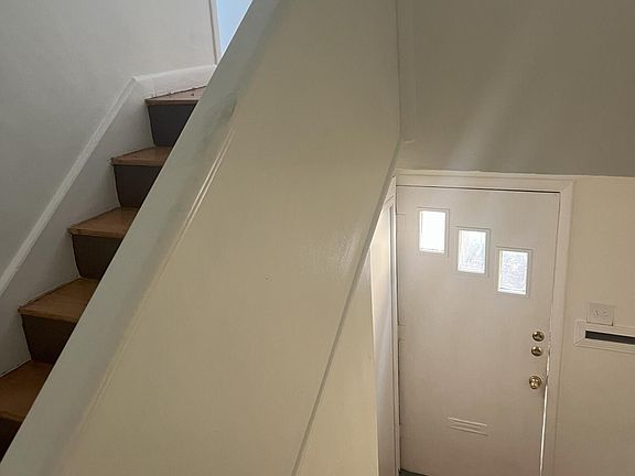 3rd image of 812 W Yandell Dr