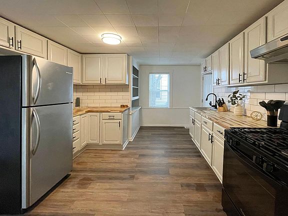 2nd image of 6005 Pear Ave #1