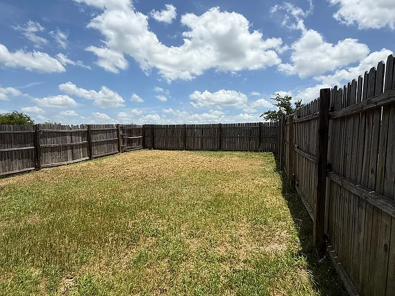 129-131 Collett Ct — Photo 27
