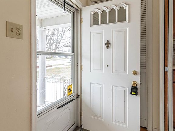 3rd image of 1143 Georgina Dr