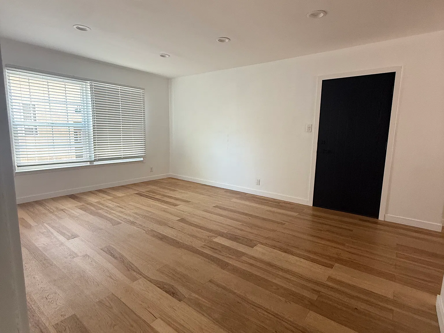 2 bed, 800 sqft, $3,000 — Photo 2