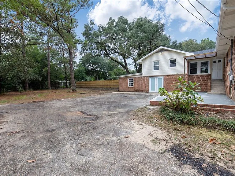 424 Byron Ave E — Photo 24