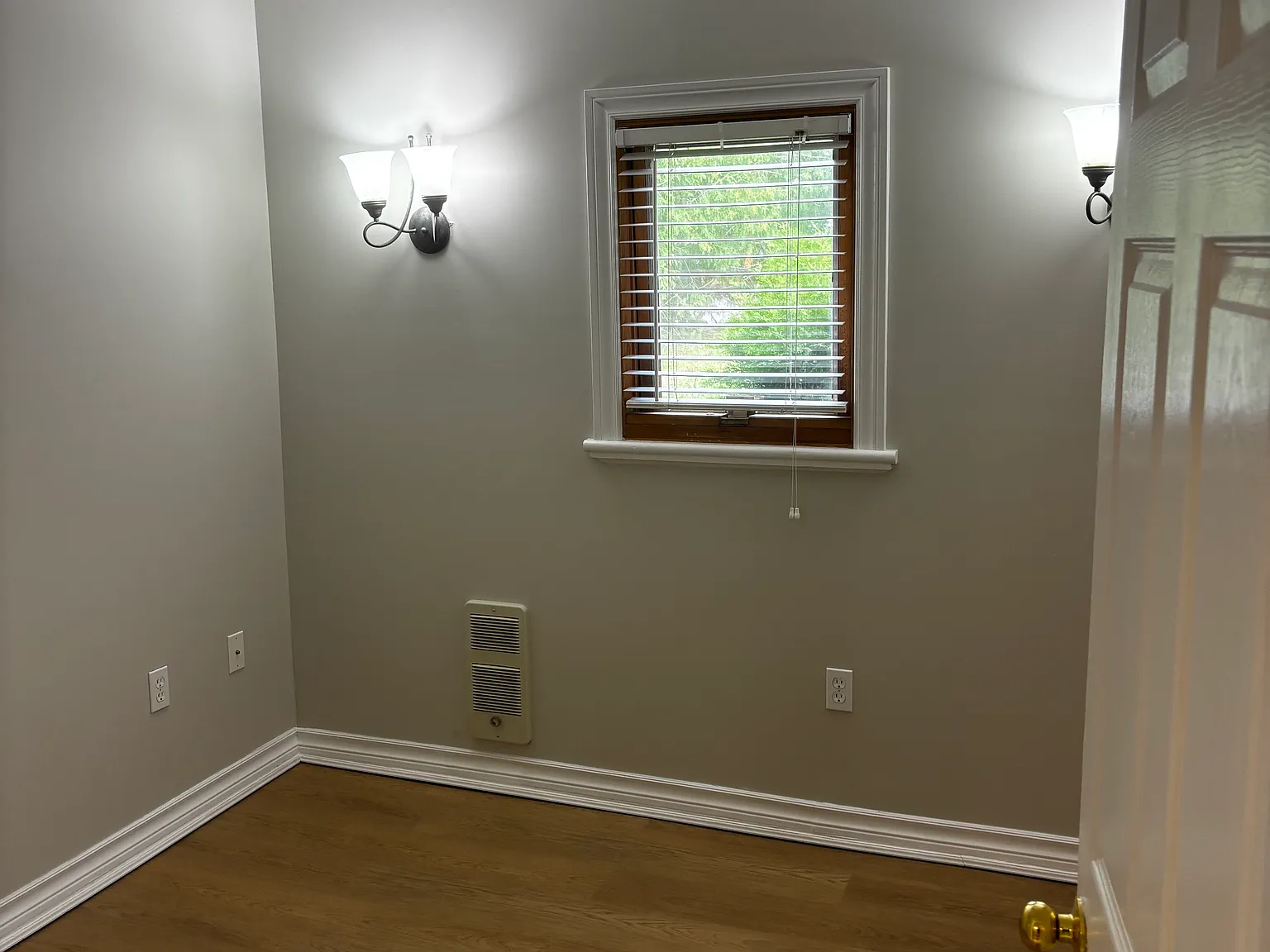 1 bed, 800 sqft, $1,350 — Photo 3
