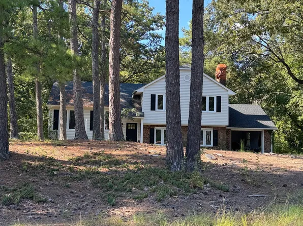 170 Sandalwood Dr, Spring Lake, NC 28390
