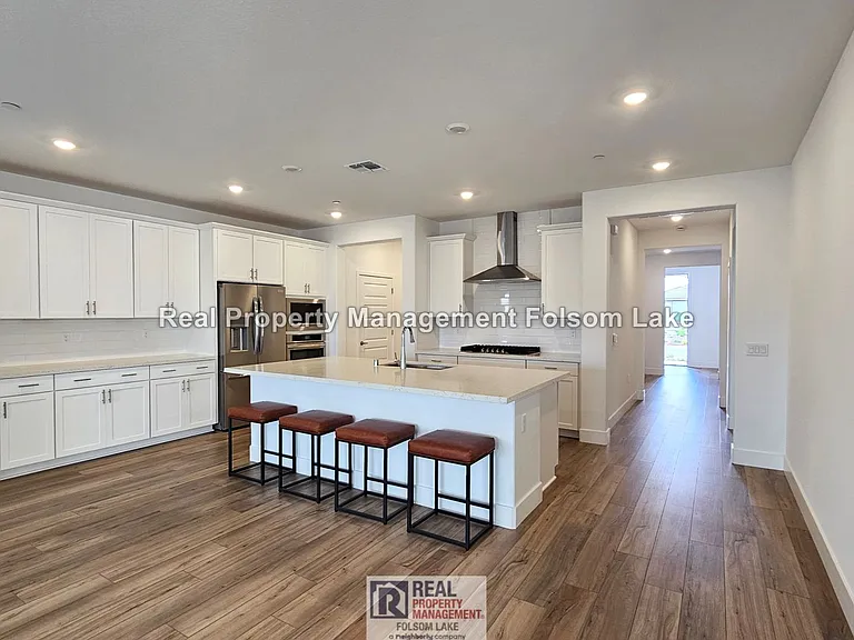 590 San Sorrento St #106 — Photo 2