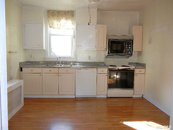3rd image of 11 N Bayles Ave