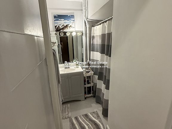 3rd image of 178 Marlborough St APT 1