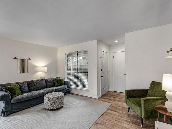 3rd image of 1809 W Spring Creek Pkwy #2