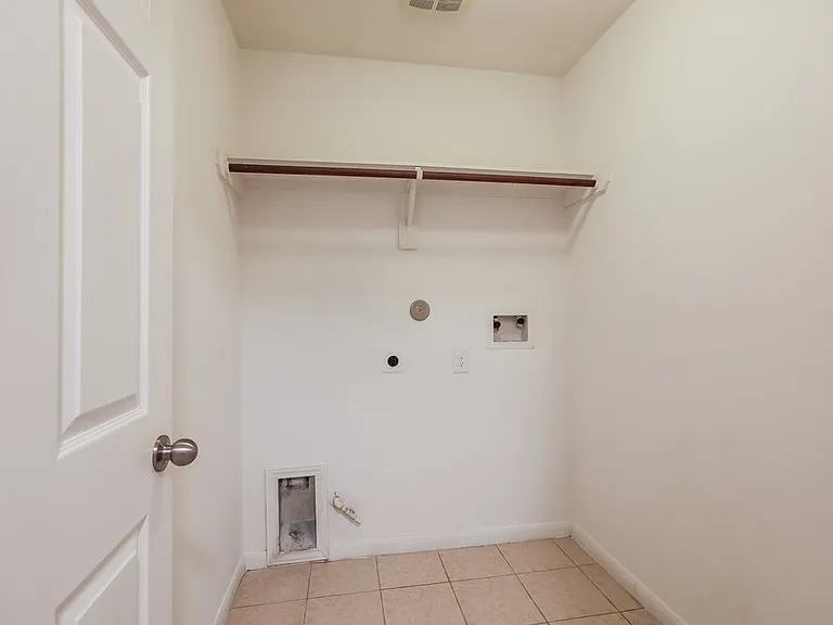 21519 Kings Bend Dr — Photo 7