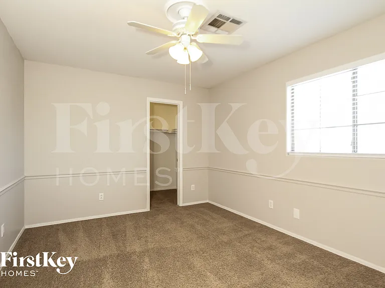 18039 N 89th Dr — Photo 11