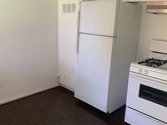 4th image of 1242 Lyons Ln #B