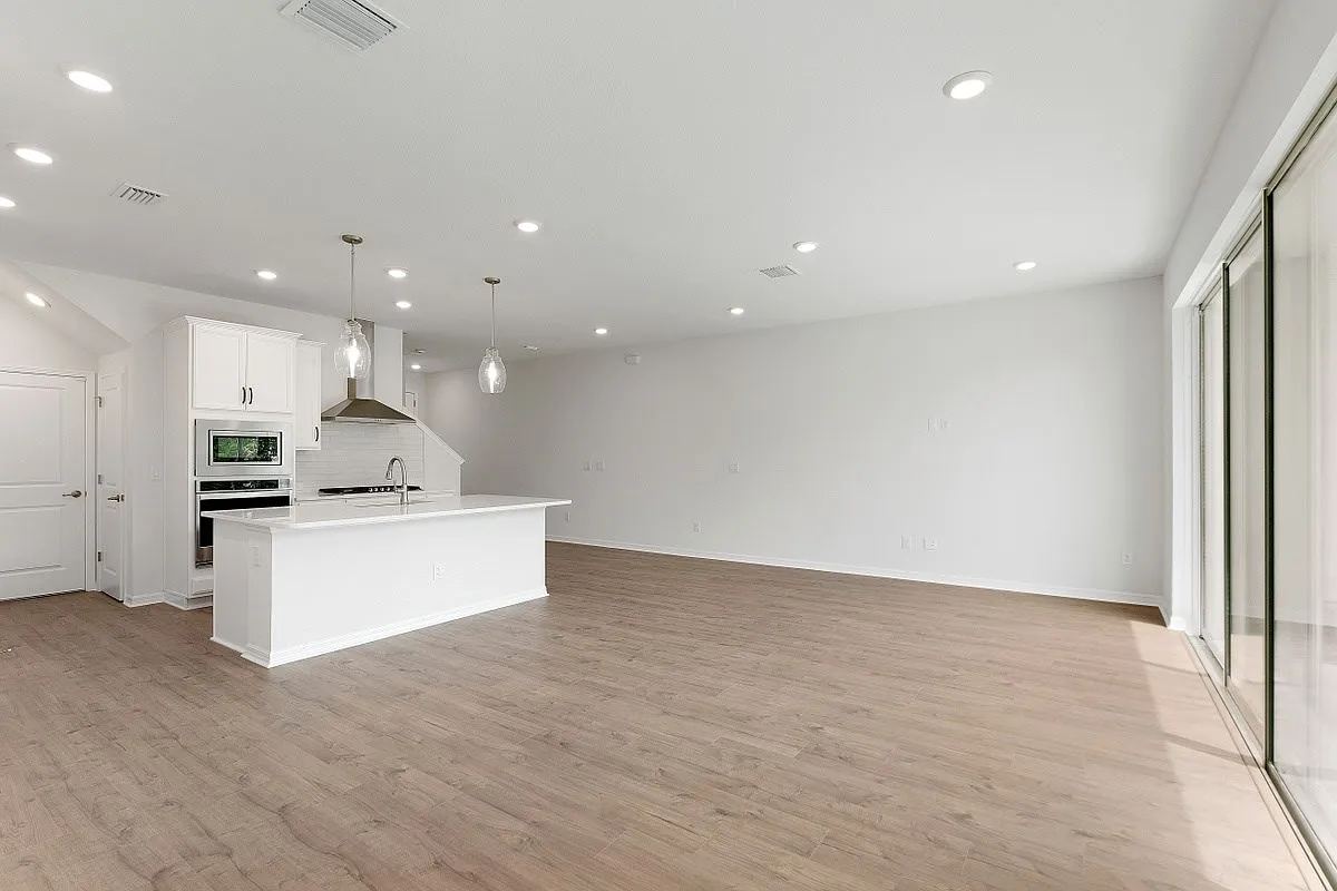 Gorgeous Brand New 3/2.5/2 Townhouse In Bexley — Photo 2