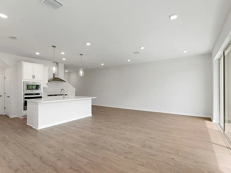 FamilyRoom2_04012024