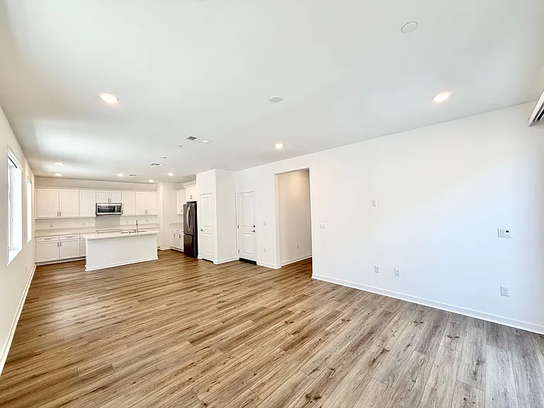 31404 Lolite Dr — Photo 10