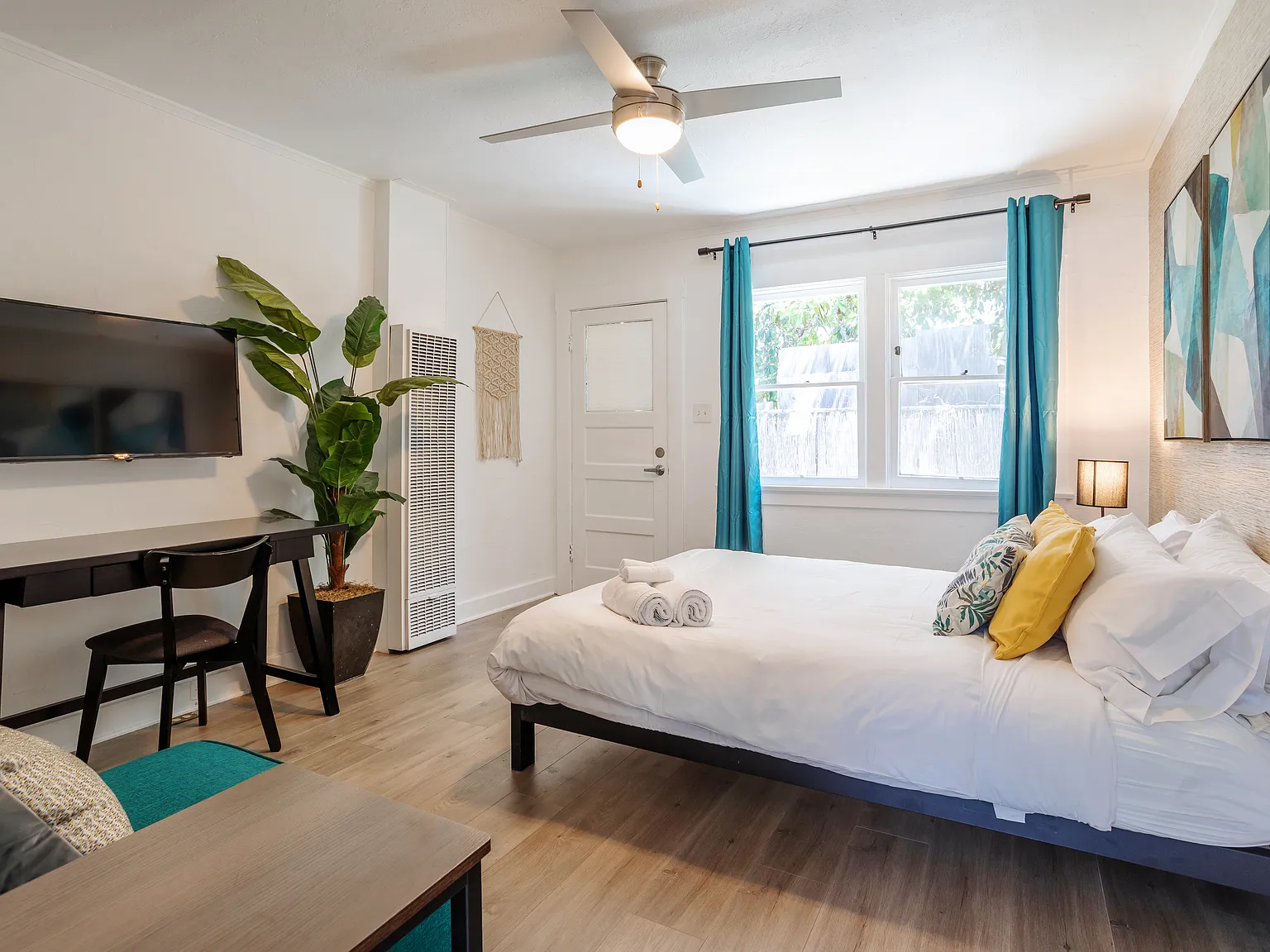 Studio, 450 sqft, $2,800 — Photo 4