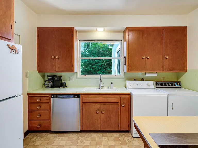 742 Austin Ave — Photo 20
