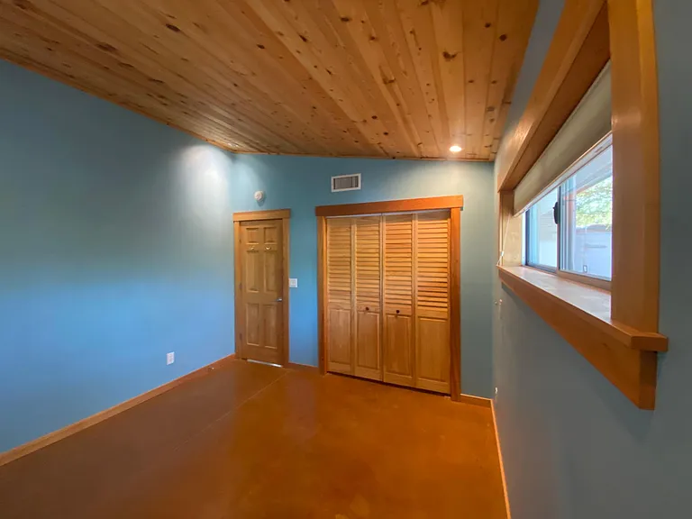 1009 N Queen Ave — Photo 13