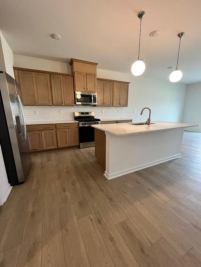 3 bed, 3.0 bath, 1688 sqft, $2,000 — Photo 3