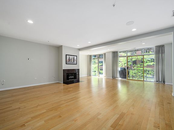 4th image of 433 N Wells St Unit 301