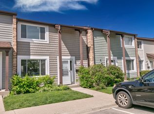 1514 Clearwater Dr, Wheeling, IL 60090